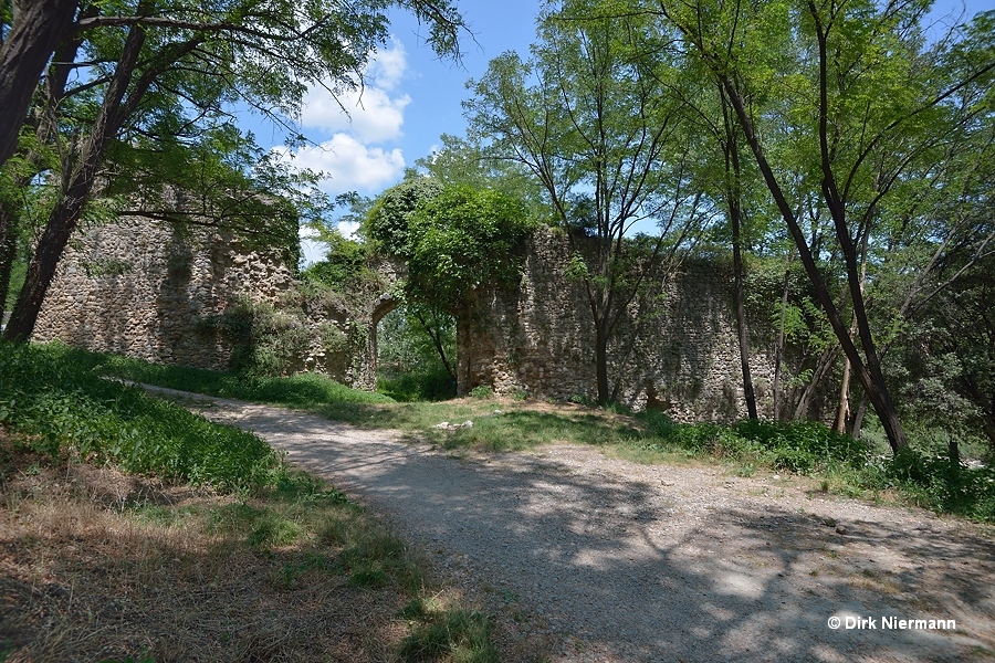 Defensive walls from 1404