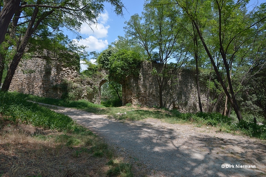 Defensive walls from 1404