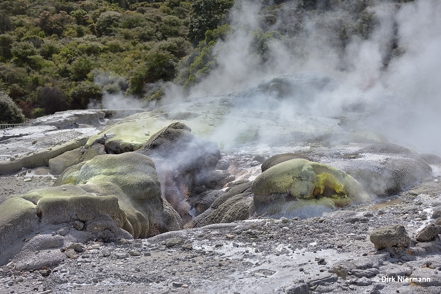 Māhanga Geyser