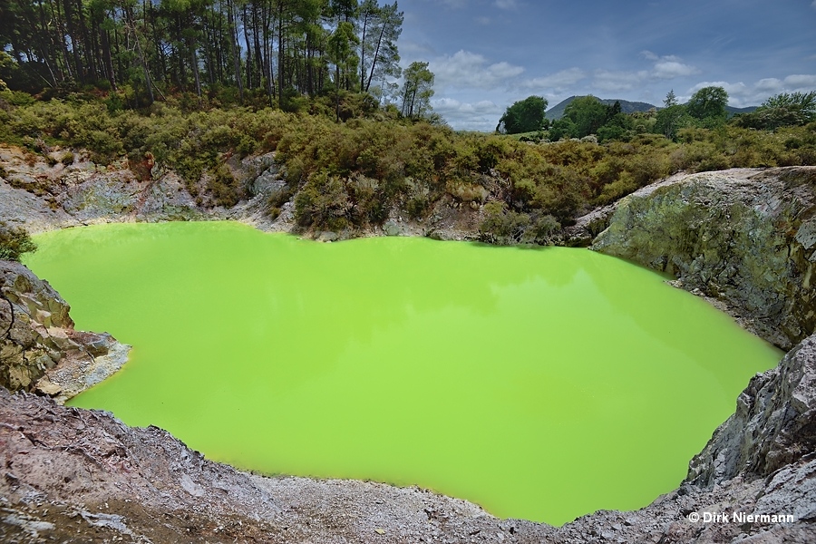 Roto Kārikitea, Devil's Cave