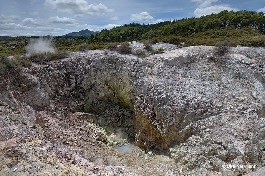 Rua Ōwhanga, Birds Nest Crater