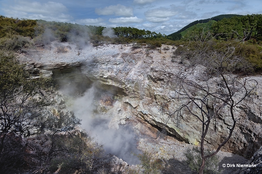 Te Rua Whaitiri, Thunder Crater