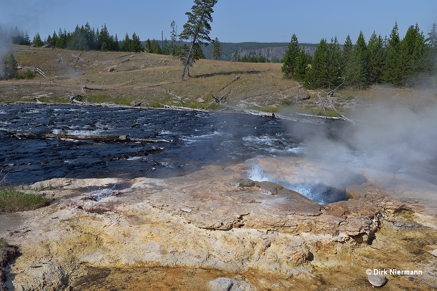 Sentinel's Vents Yellowstone